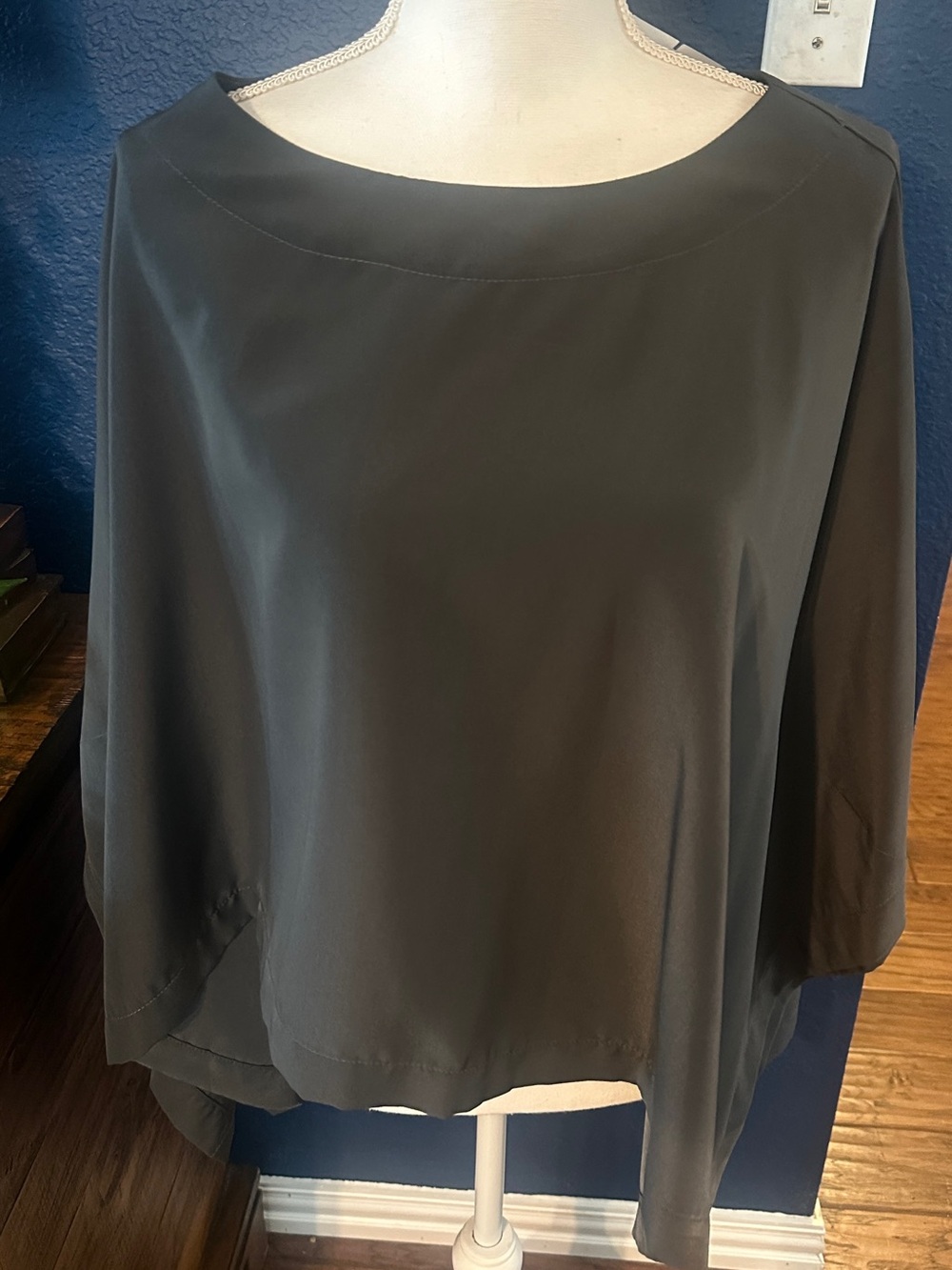 Women’s Charcoal Gray Top by Planet by Lauren G Size O/S